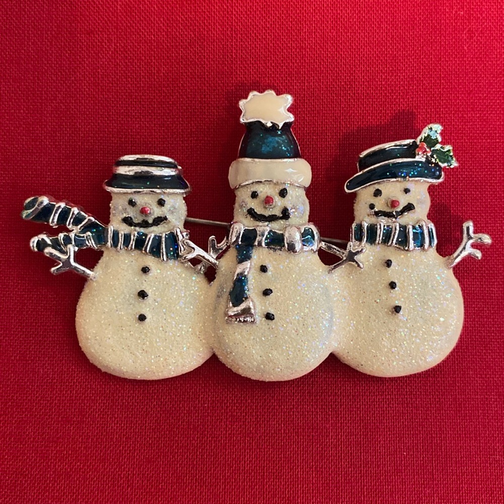 Holiday Pin/Brooch with Shiny Snow Family of Three